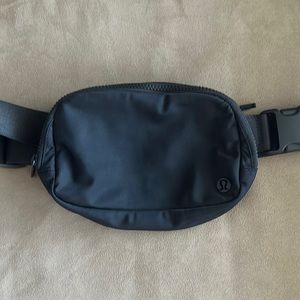 Lululemon Everywhere Belt Bag 1L